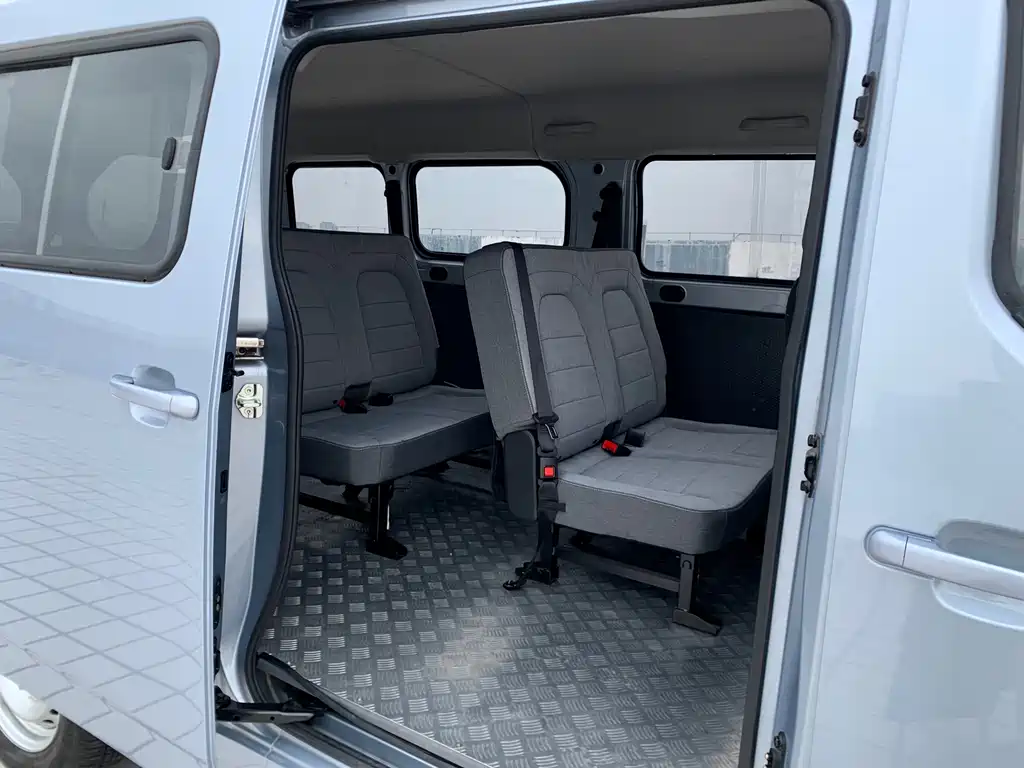 Wuling Yangguang — миниатюра 8