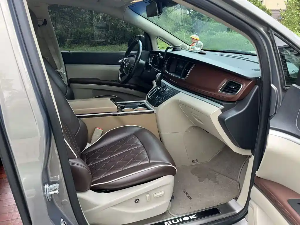 Buick GL8 — миниатюра 12