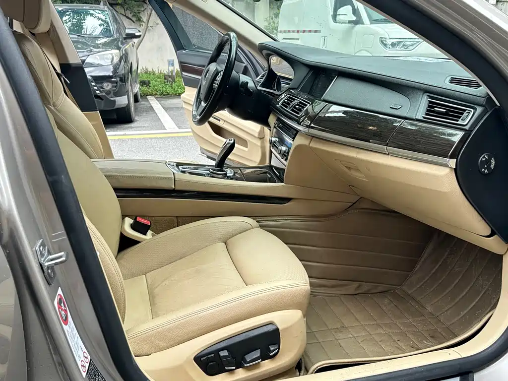 BMW 7 Series — миниатюра 15