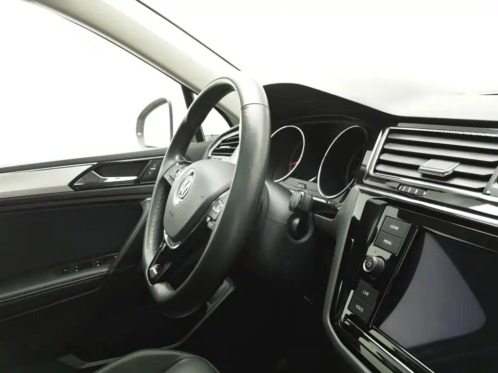 Volkswagen Tiguan L — миниатюра 22