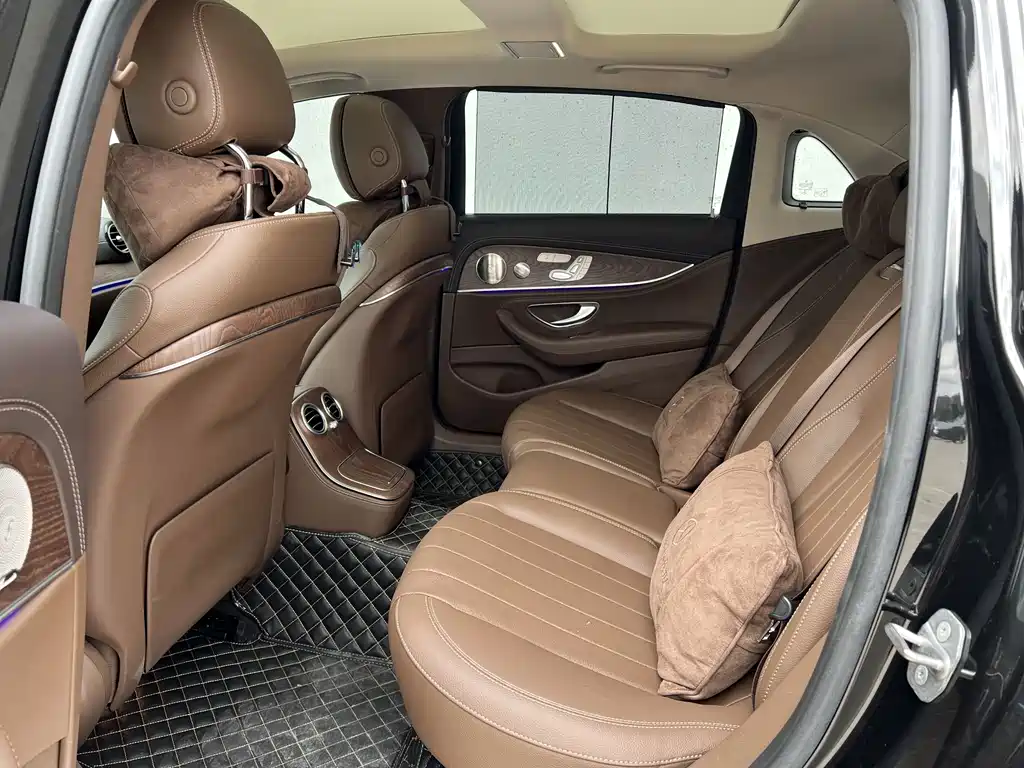 Mercedes-Benz E-Class — миниатюра 6