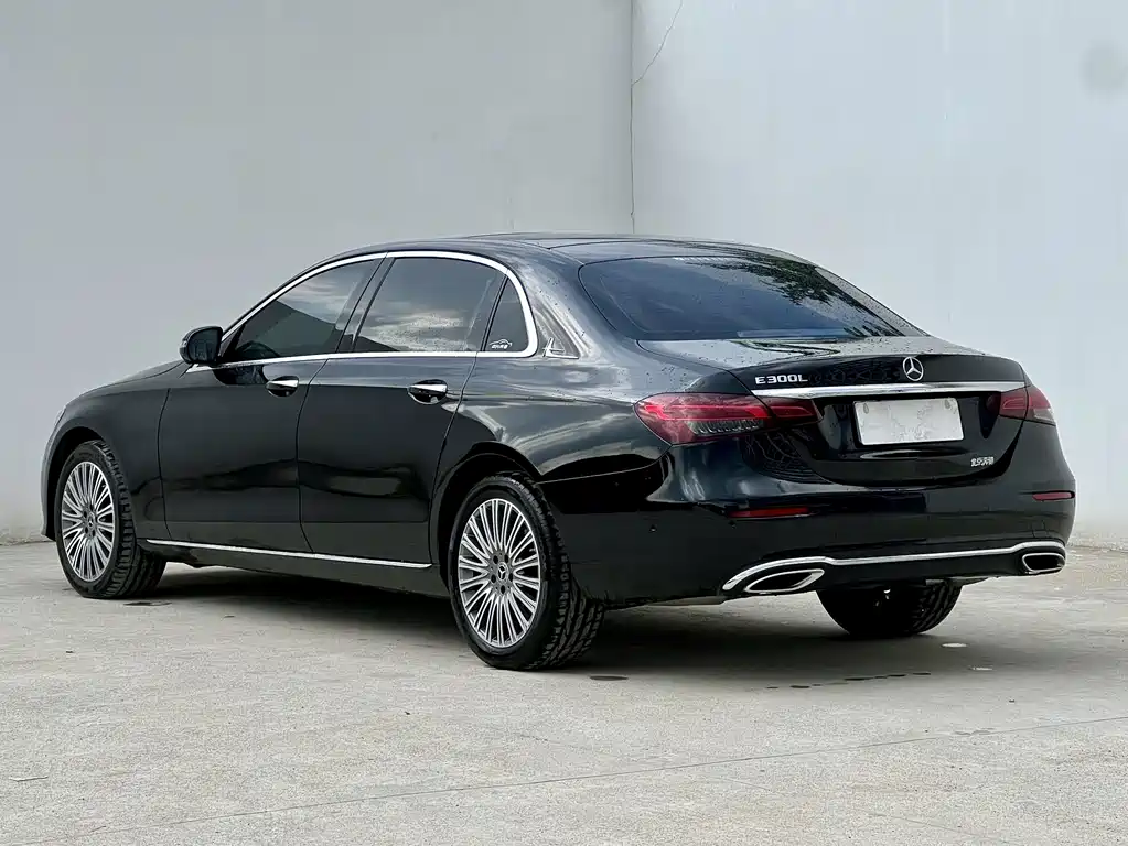 Mercedes-Benz E-Class — миниатюра 3