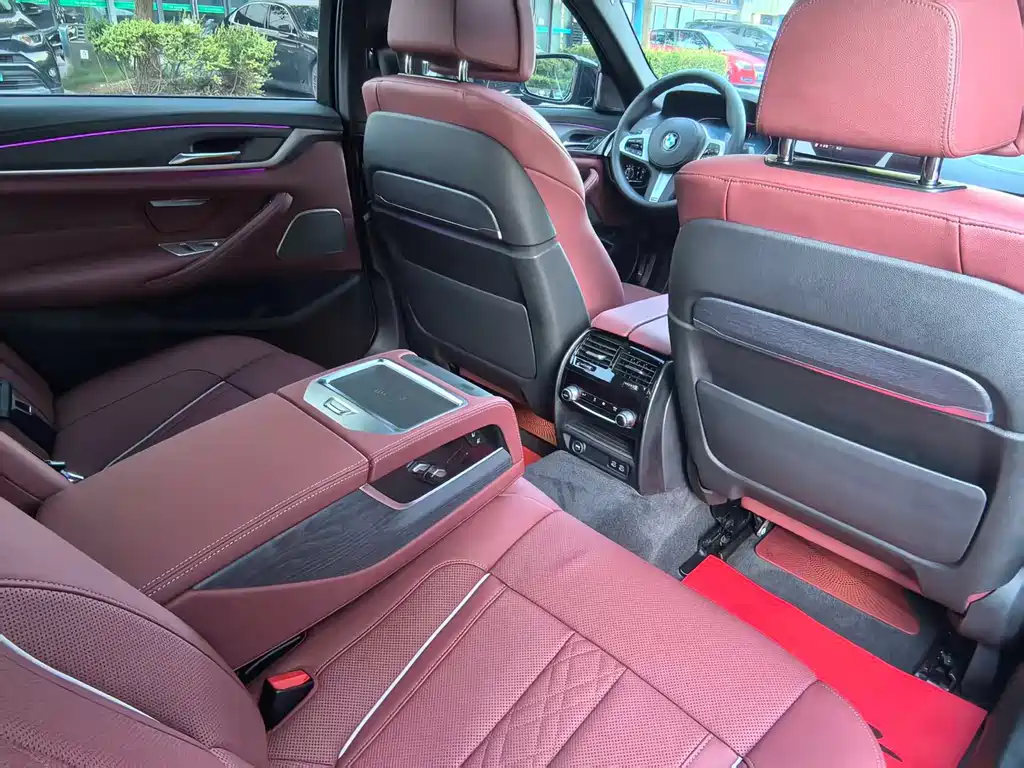 BMW 5 Series — миниатюра 9