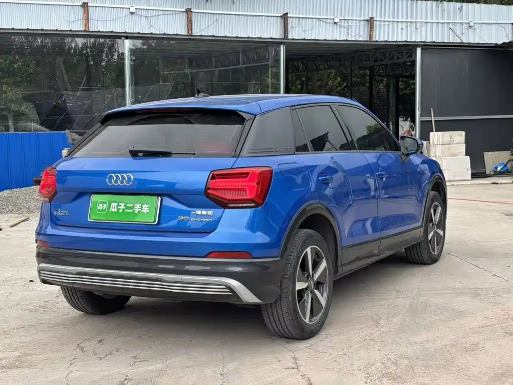 Audi Q2L e-tron — миниатюра 5