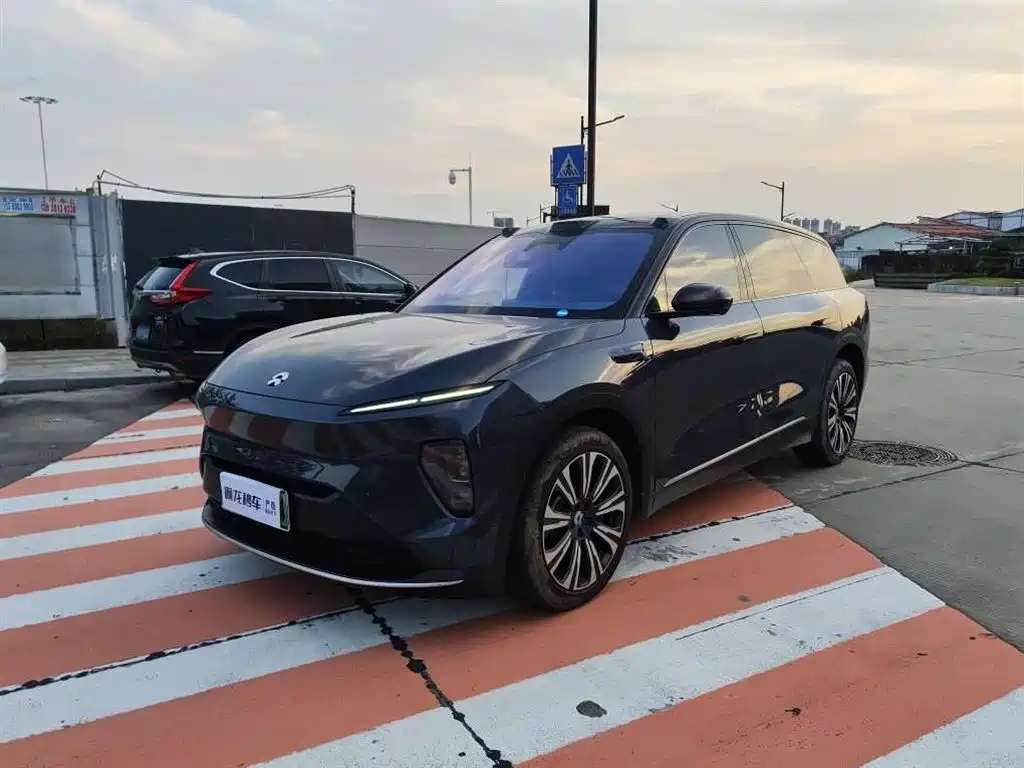 NIO ES8