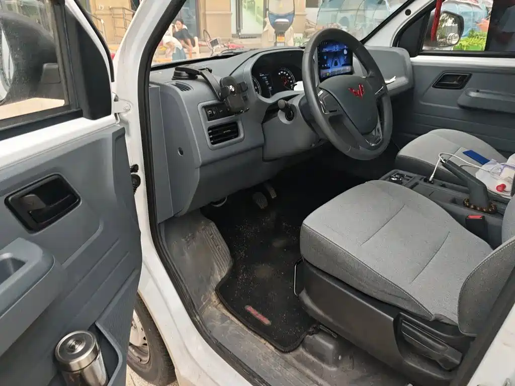 Wuling Yangguang — миниатюра 12