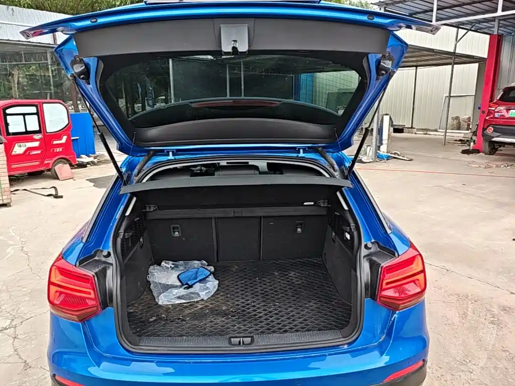 Audi Q2L e-tron — миниатюра 15