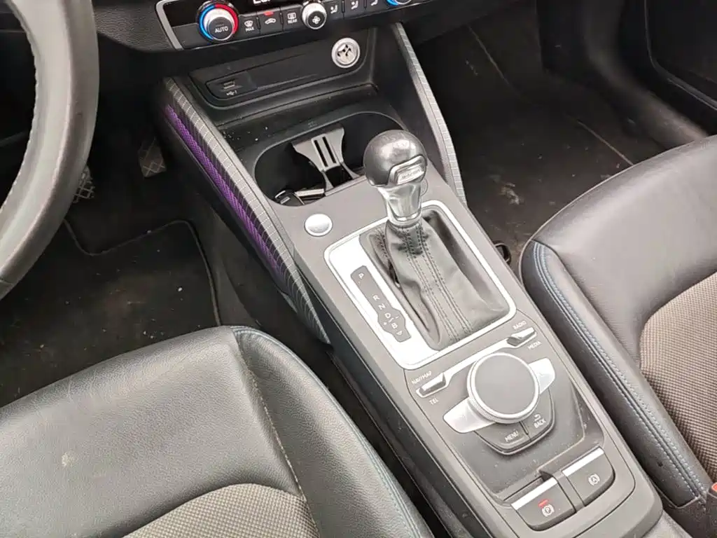 Audi Q2L e-tron — миниатюра 10
