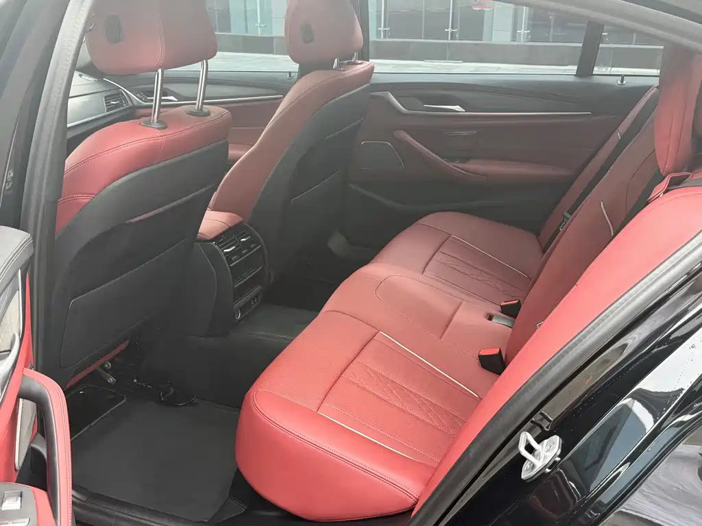 BMW 5 Series — миниатюра 8