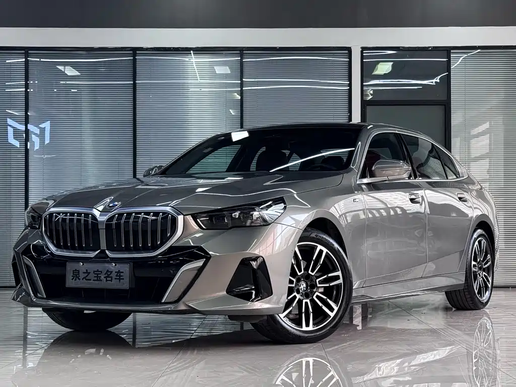 BMW 5 Series 2025
