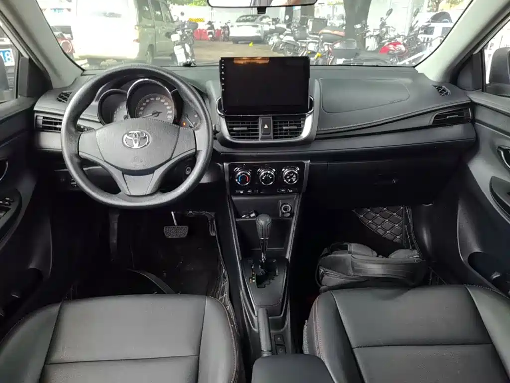 Toyota Yaris L — миниатюра 10