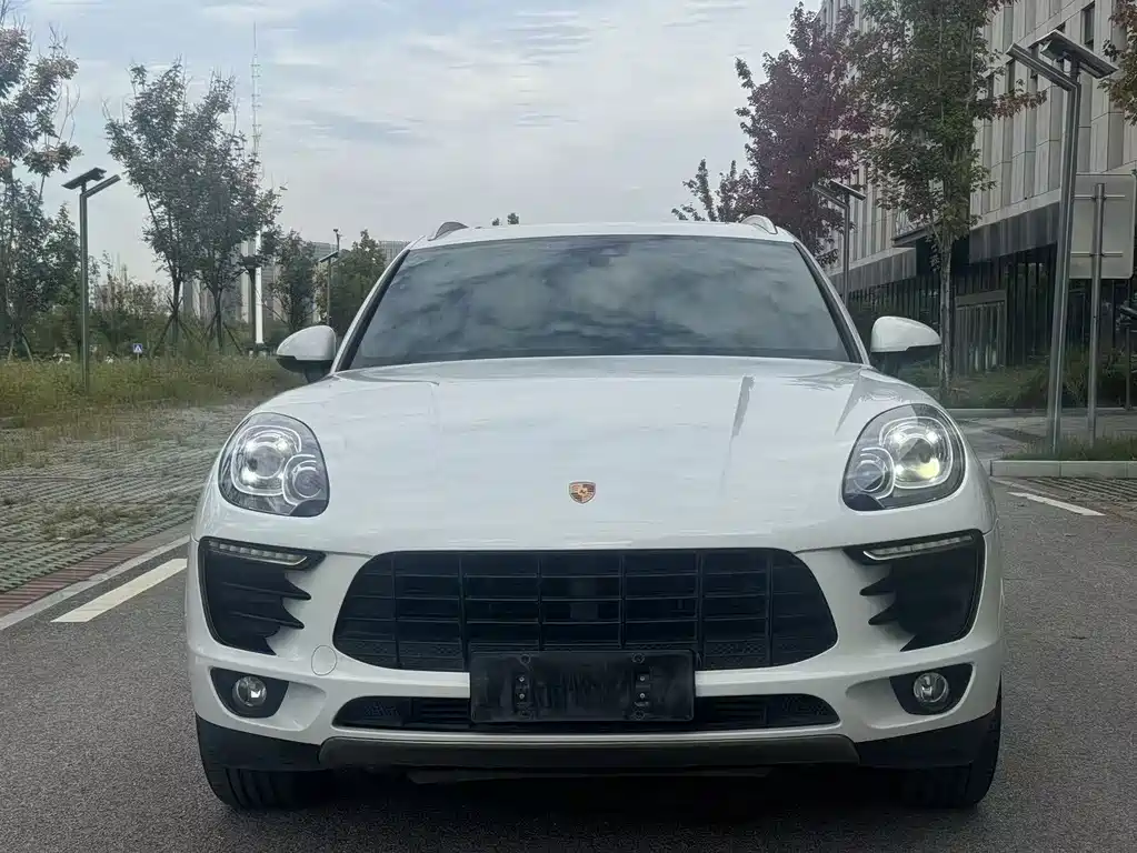 Porsche Macan — миниатюра 3