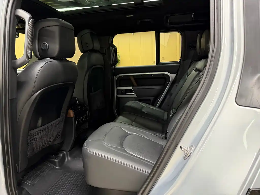 Land Rover Defender — миниатюра 5