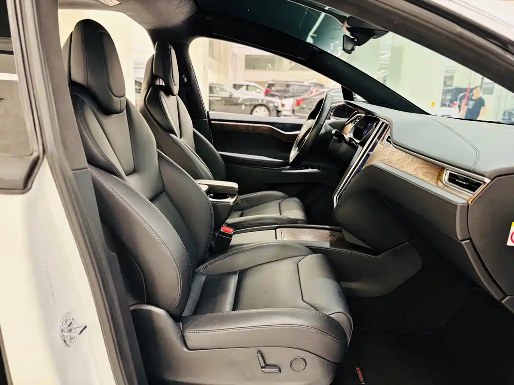 Tesla Model X — миниатюра 12