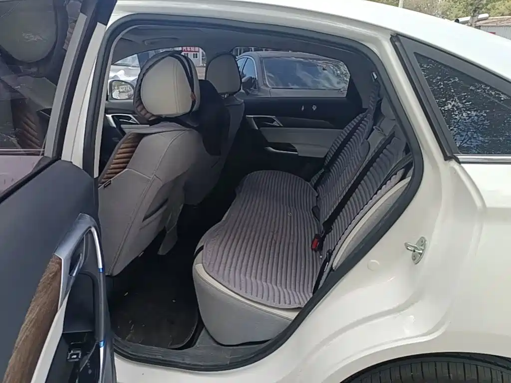 BAIC EU5 — миниатюра 17