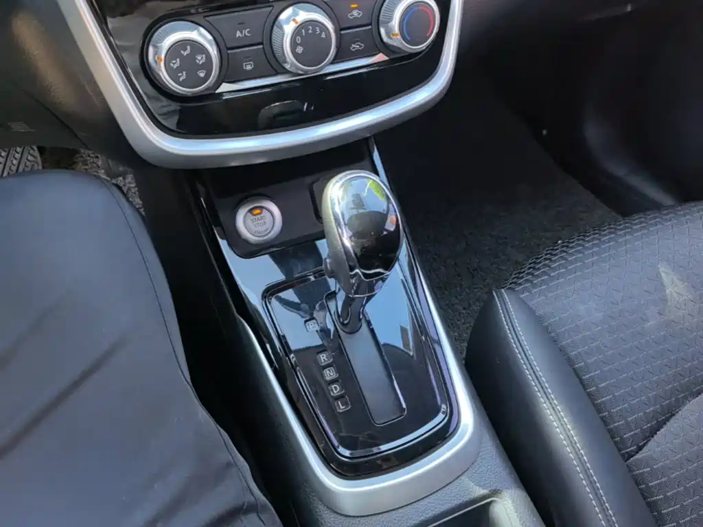 Nissan Tiida — миниатюра 14