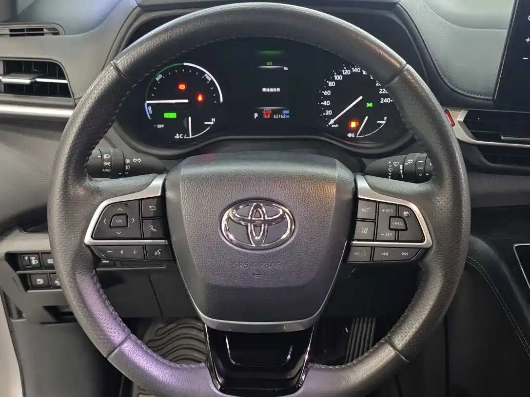Toyota Sienna 2024 Silver/gray из Китая, фото 3