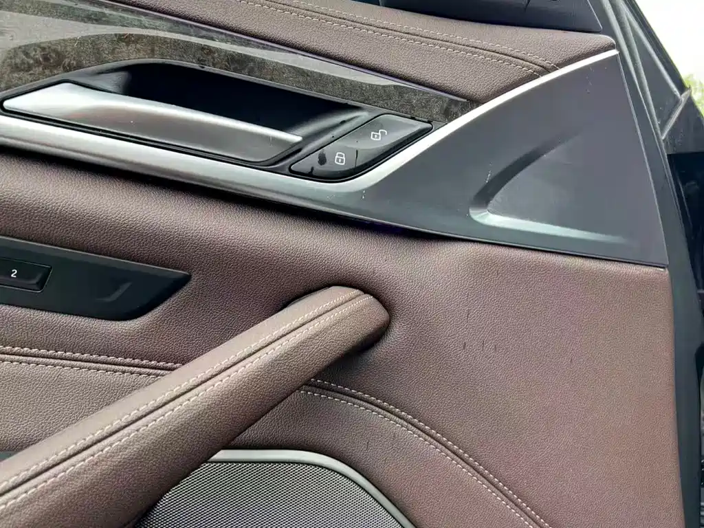 BMW 5 Series — миниатюра 7
