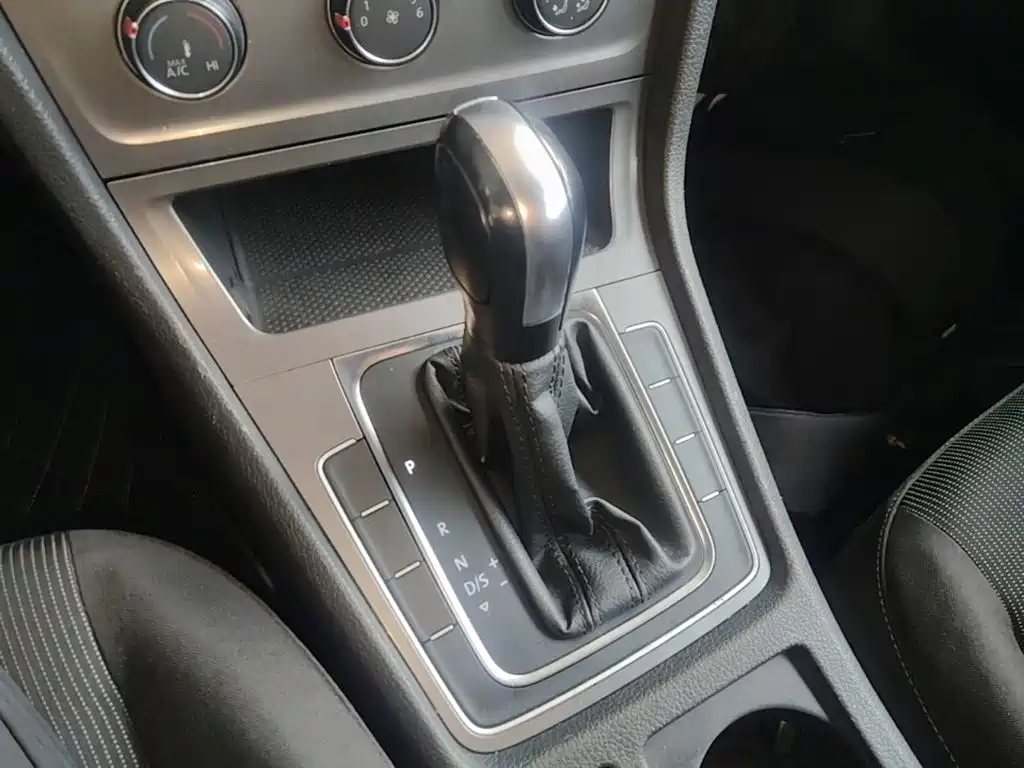 Volkswagen Golf — миниатюра 14