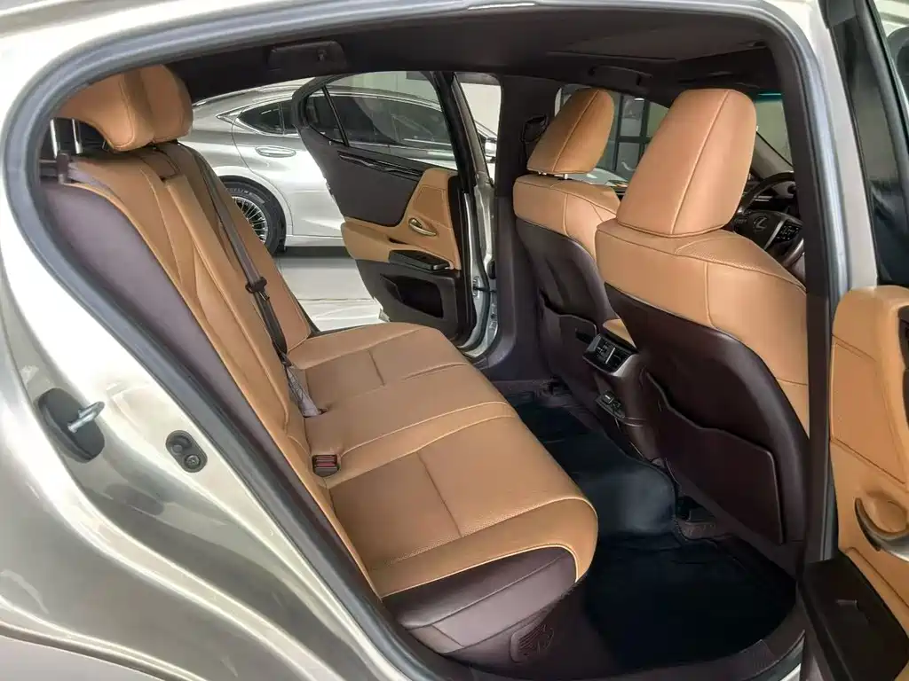 Lexus ES — миниатюра 6