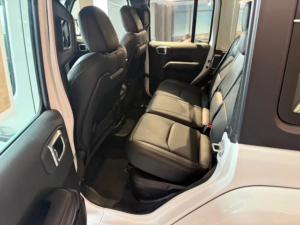 Jeep Wrangler PHEV — миниатюра 9