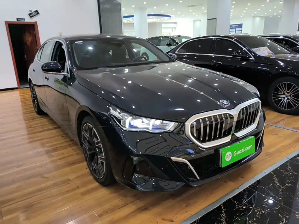 BMW 5 Series — миниатюра 4