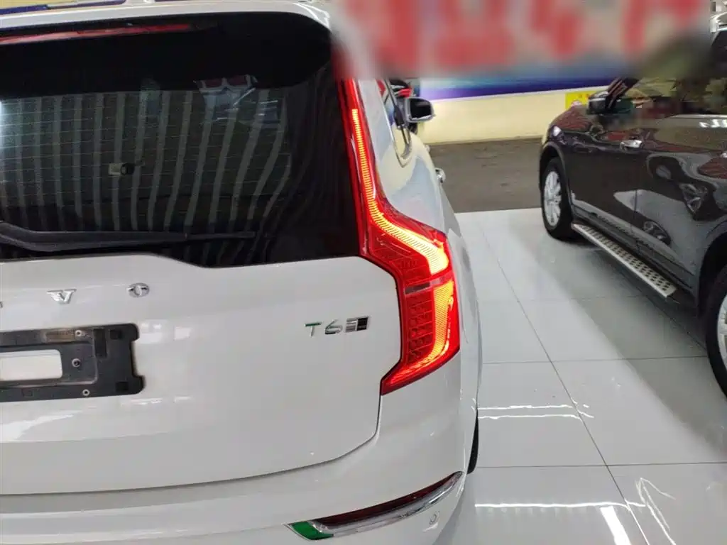 Volvo XC90 2017 T6 5 мест