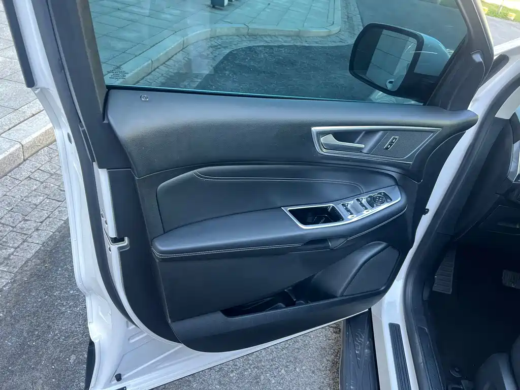 Ford Edge — миниатюра 12