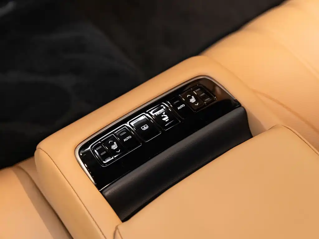 Lexus LS — миниатюра 18