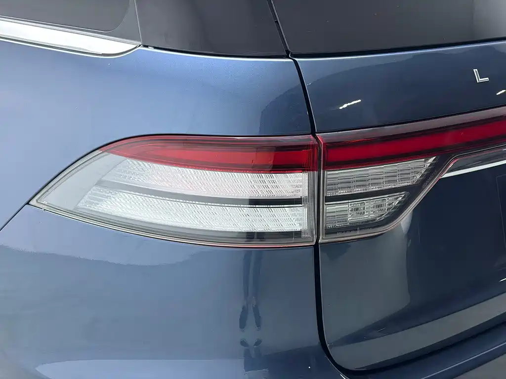 Lincoln Aviator — миниатюра 9