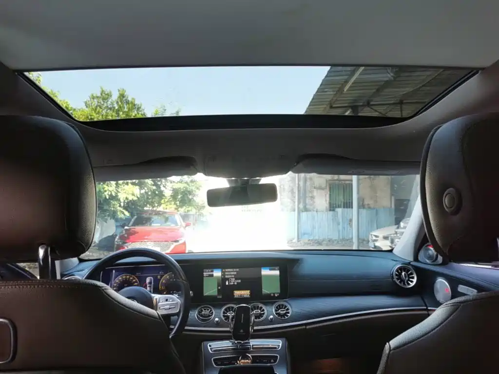 Mercedes-Benz E-Class — миниатюра 18