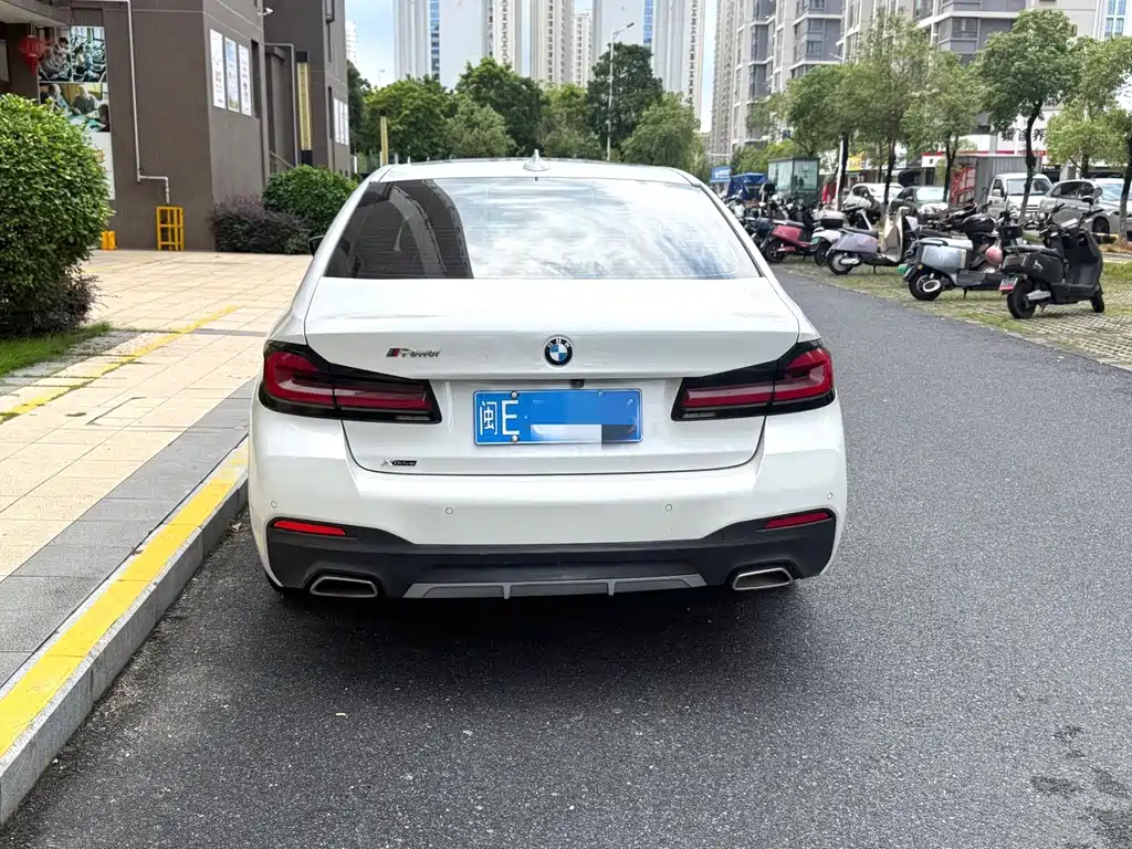 BMW 5 Series — миниатюра 7
