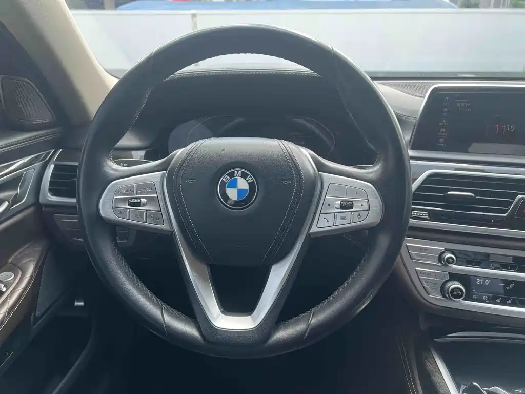 BMW 7 Series — миниатюра 9