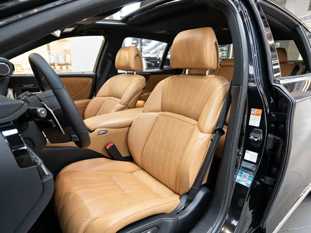 Lexus LS — миниатюра 11