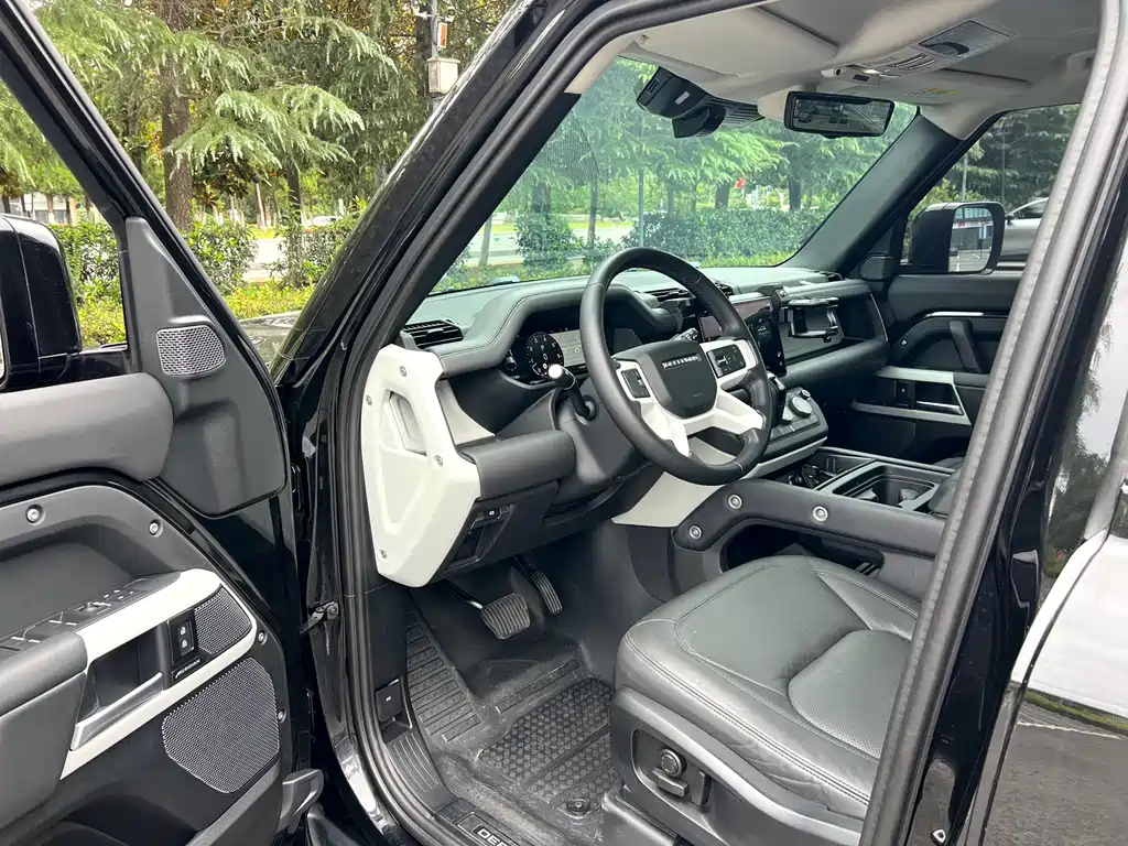 Land Rover Defender — миниатюра 7