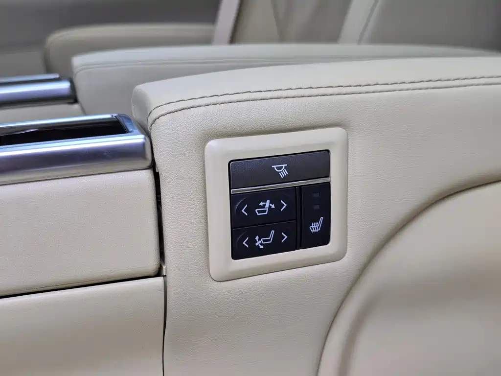 Toyota Alphard — миниатюра 30