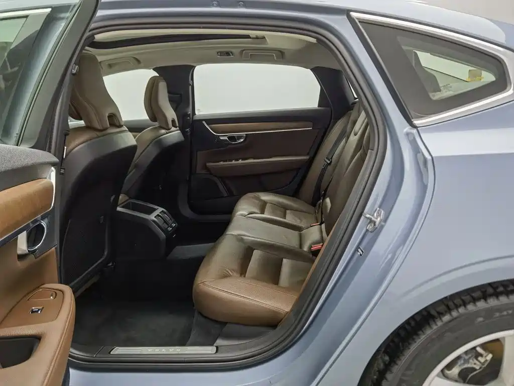 Volvo S90 — миниатюра 15