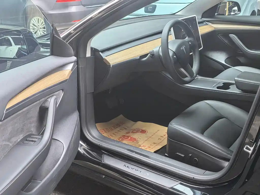 Tesla Model 3 — миниатюра 8