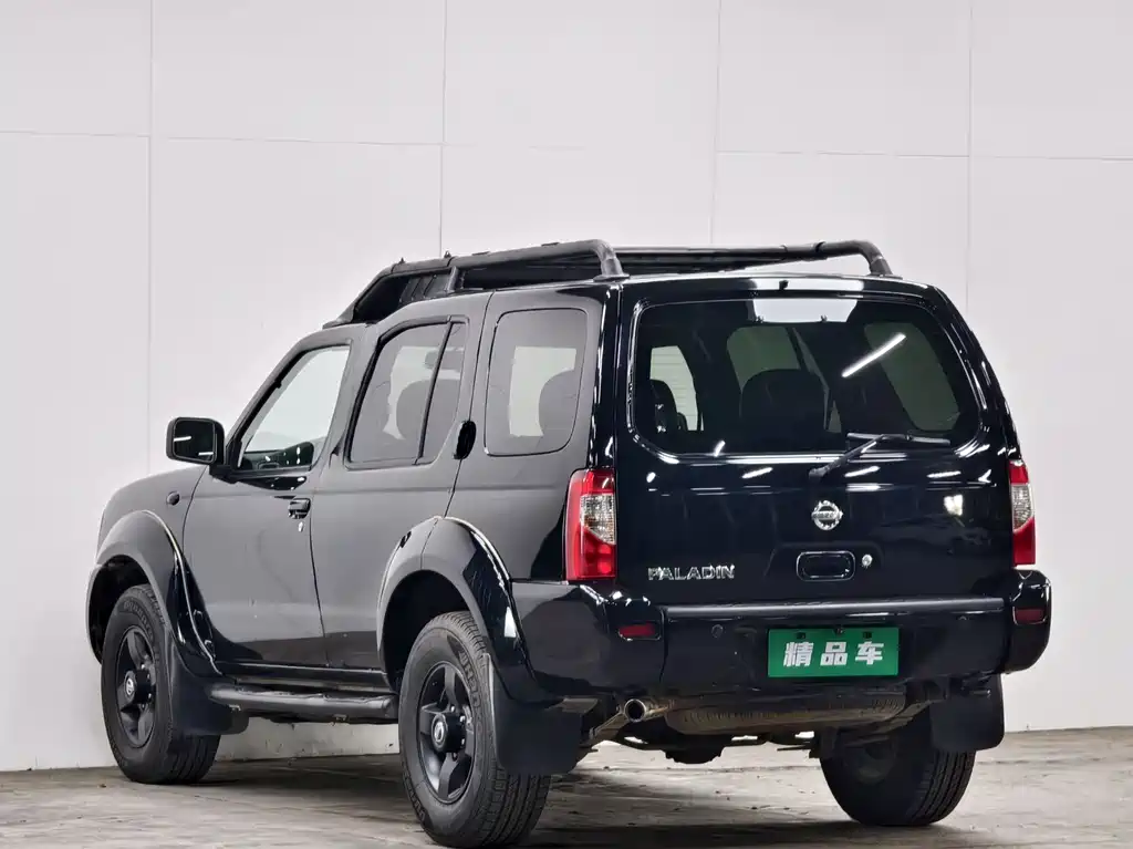 Nissan Paladin — миниатюра 6