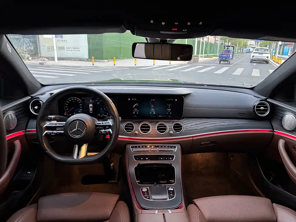 Mercedes-Benz E-Class — миниатюра 5