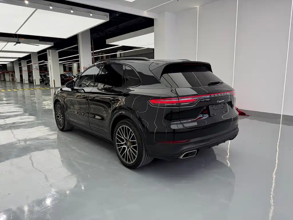 Porsche Cayenne — миниатюра 13