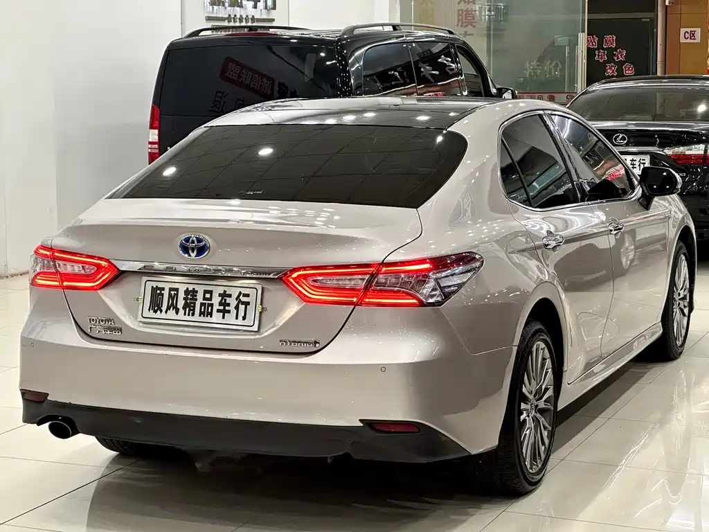 Toyota Camry — миниатюра 2