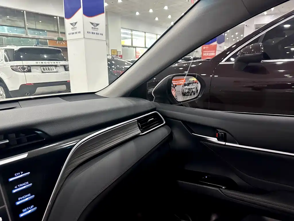 Toyota Camry — миниатюра 12
