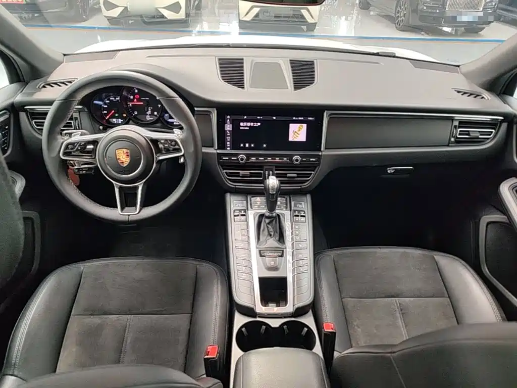 Porsche Macan — миниатюра 10