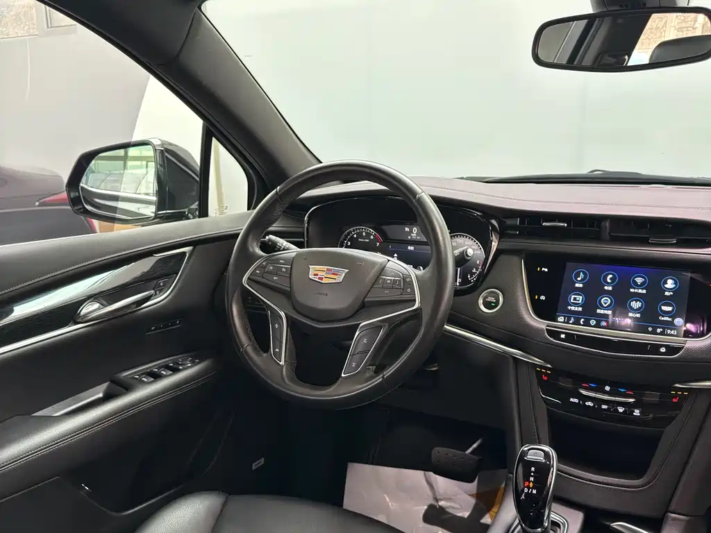 CADILLAC XT5
