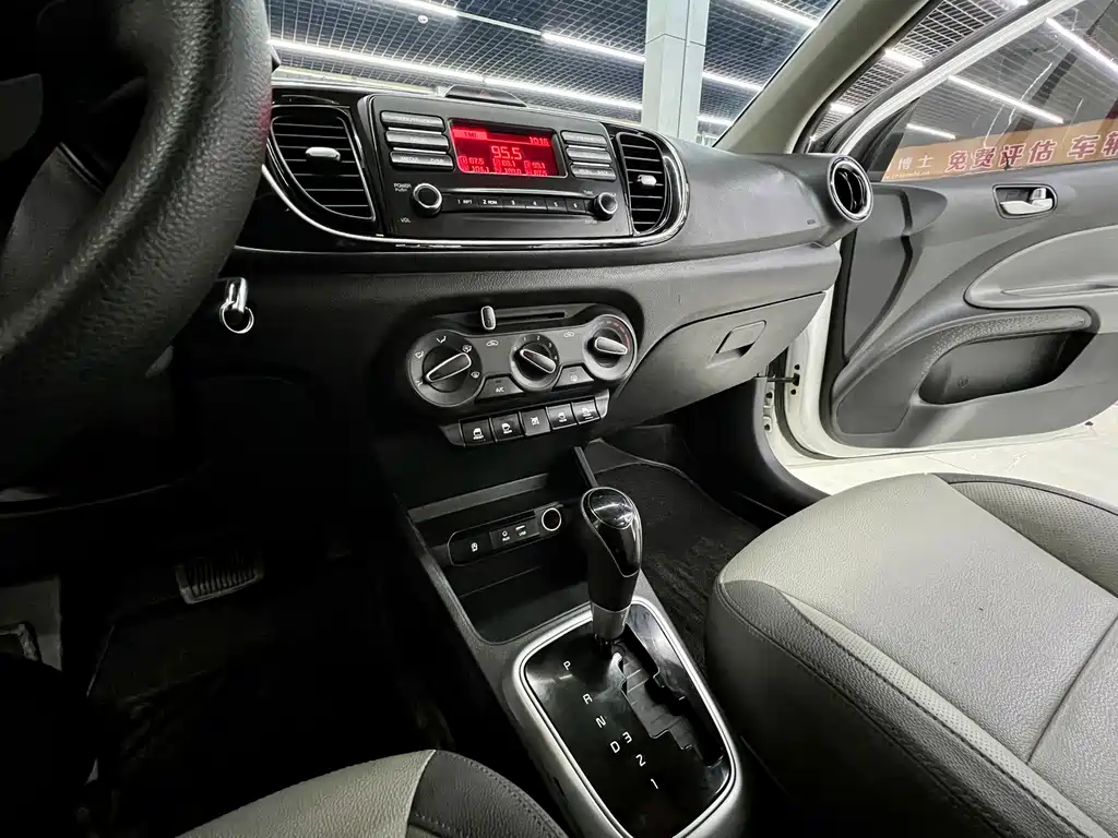 Kia Huanchi 1.4L Auto Comfort Sunroof Edition, фото 11