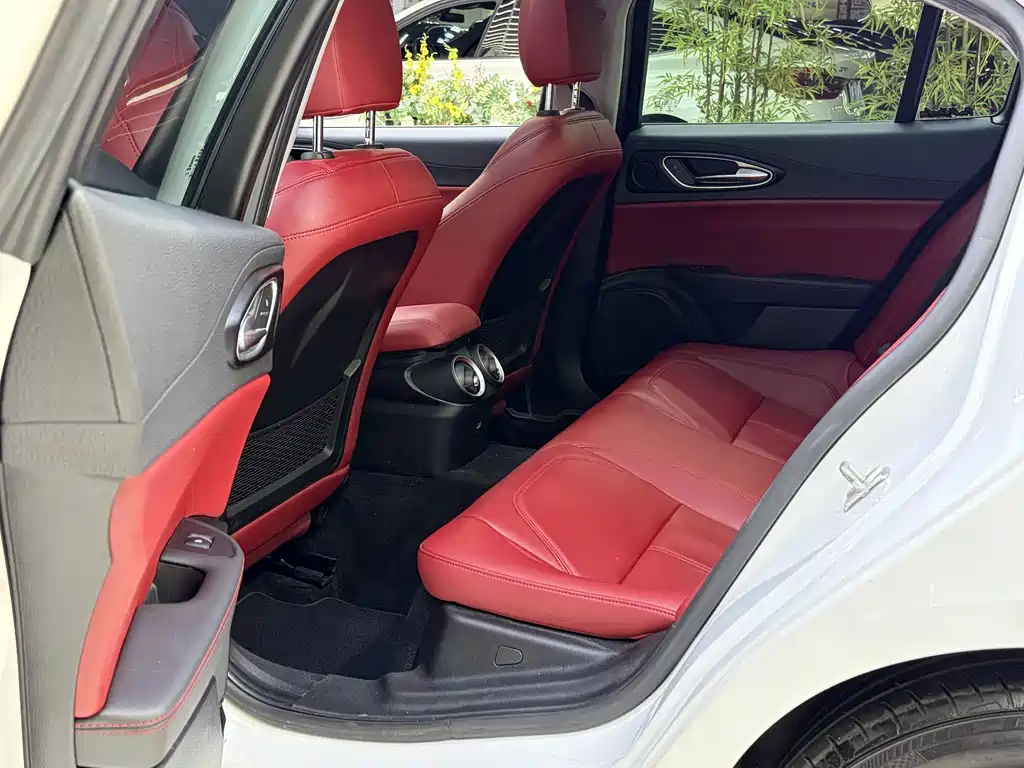 Alfa Romeo Giulia — миниатюра 4