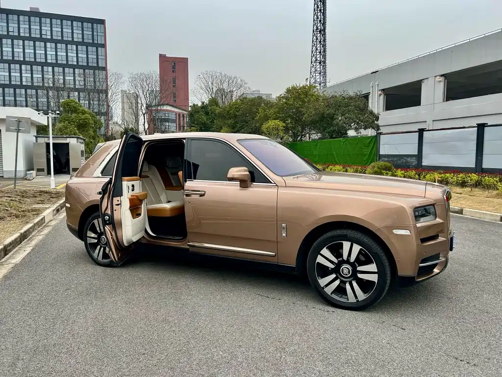 Rolls-Royce Cullinan 2018 мест