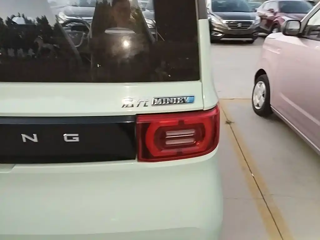 Wuling MINIEV — миниатюра 8