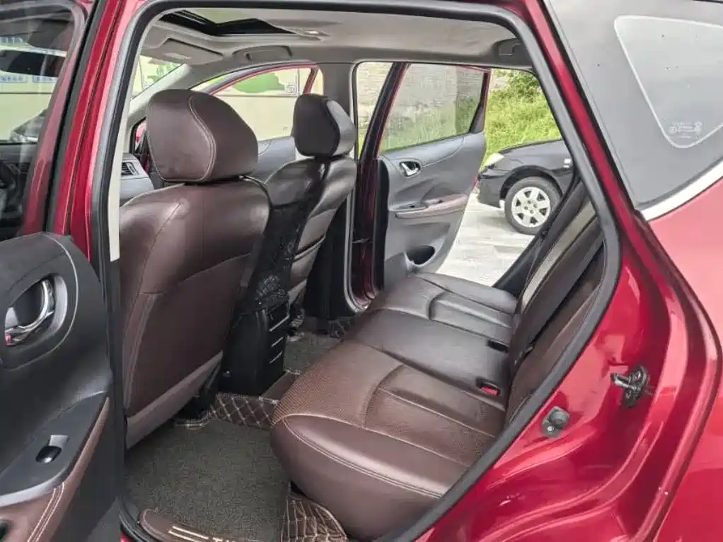 Nissan Tiida — миниатюра 8